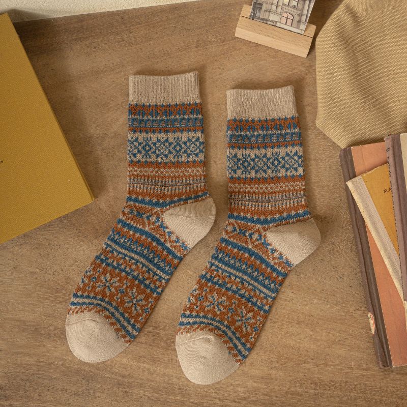 Autumn and winter retro cotton men's geometric jacquard socks - Image 11