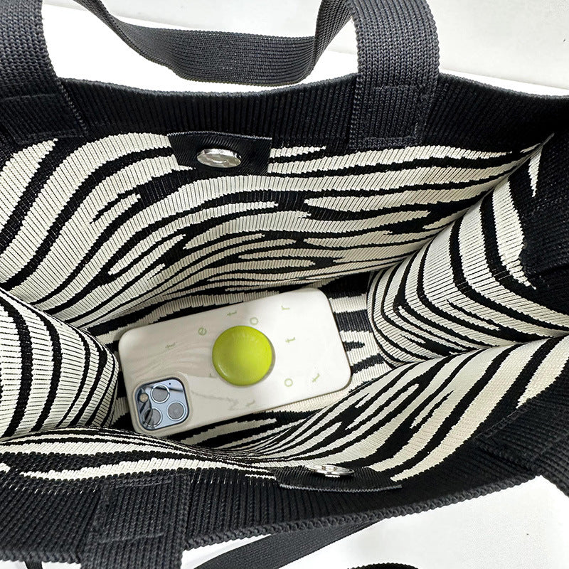 Black and white diamond knitted shoulder bag - Image 4
