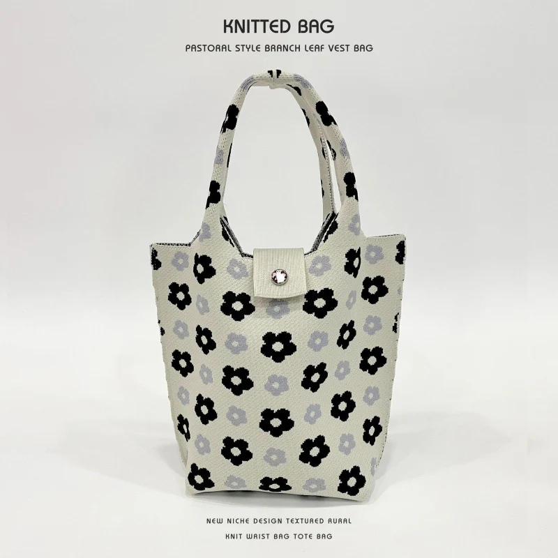 Flower knitted shoulder bag - Image 6