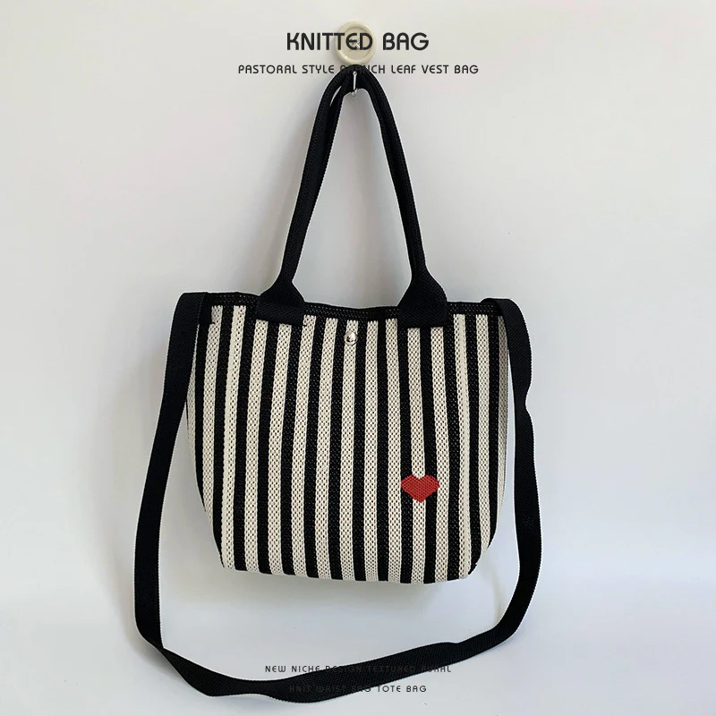 Heart striped knitted handbag - Image 10