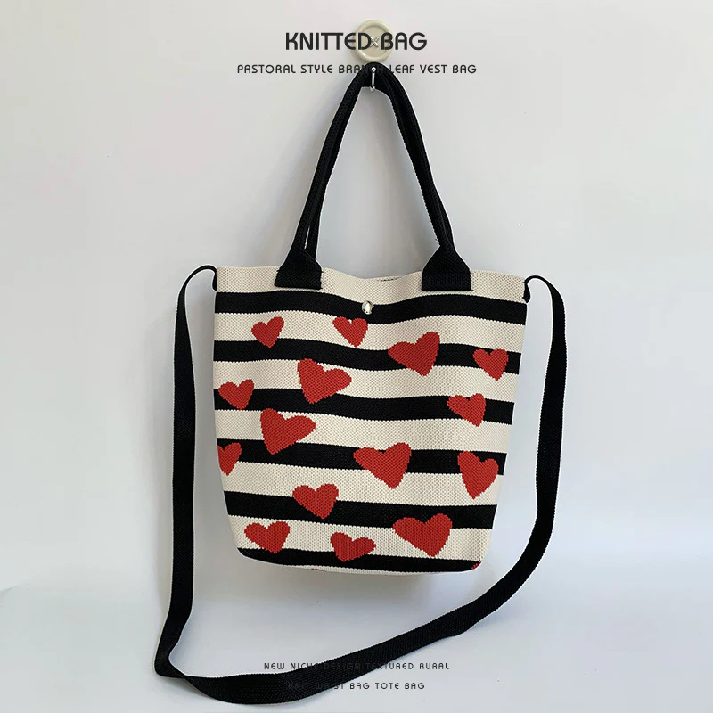 Heart striped knitted handbag - Image 9