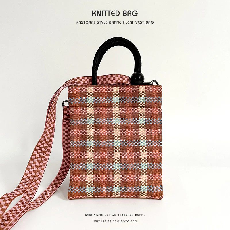 Luxurious patterned shoulder and crossbody knitted bag - Image 9