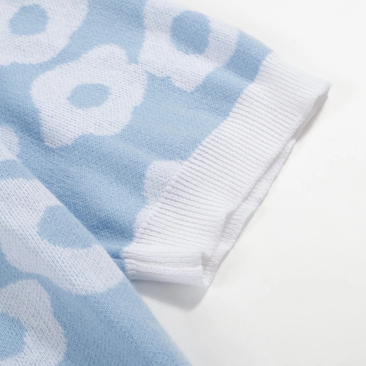 Men's 60s Light Blue Knit Polo Shirt – White Retro Floral Pattern - Image 5