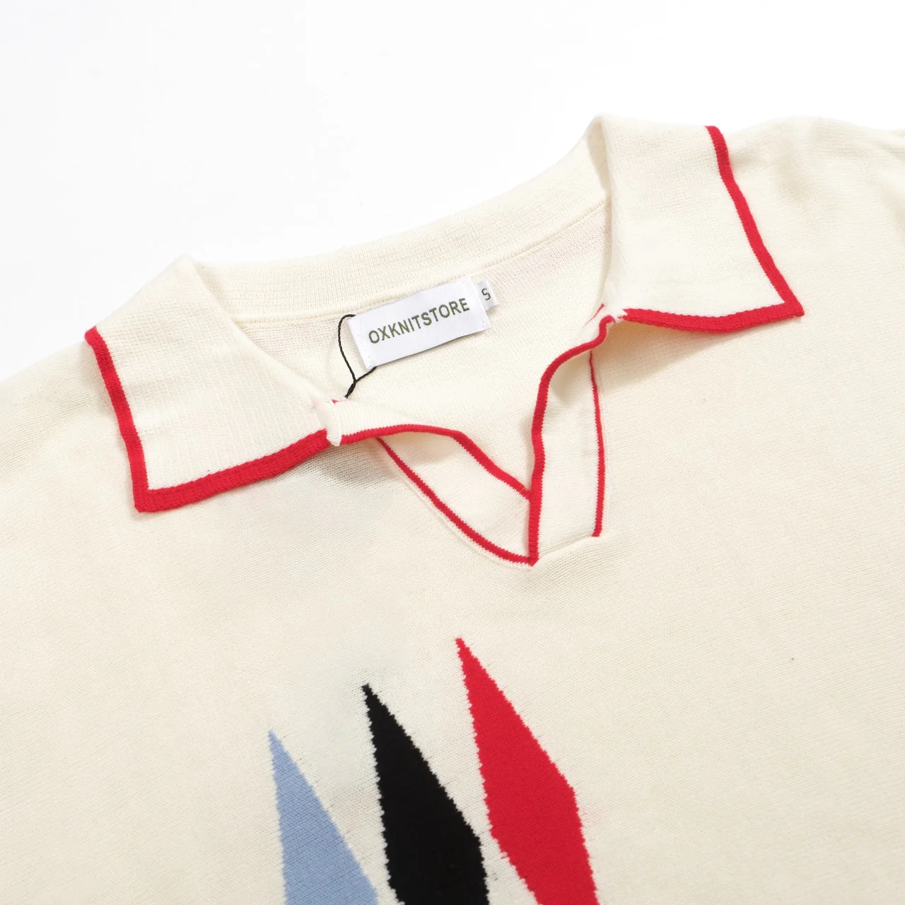Men’s Vintage 1970s Knit Polo Shirt – Retro Cream with Red, Black & Blue Arrow Graphic - Image 4