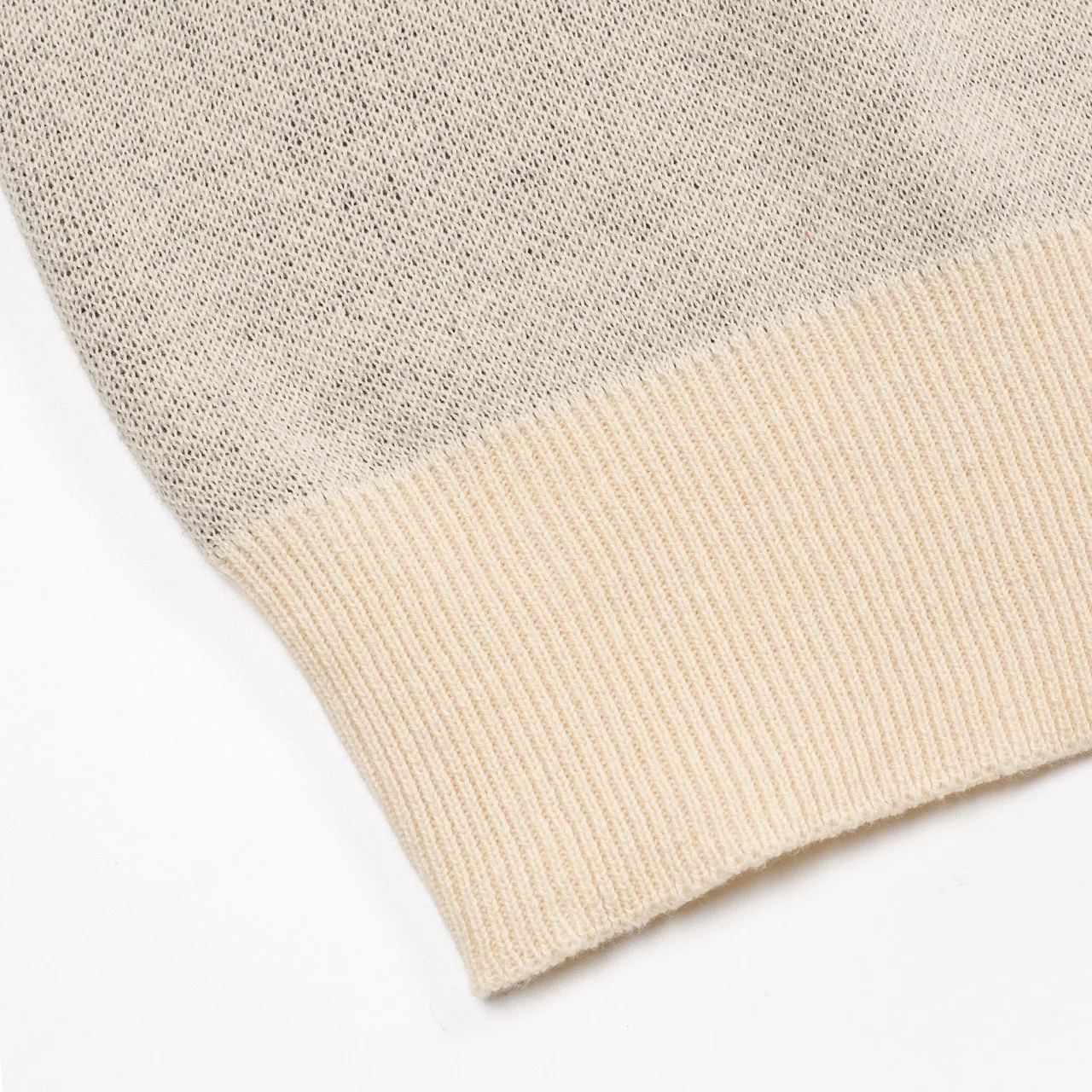 Men's apricot puppy design jacquard V-neck knitwear - Image 7