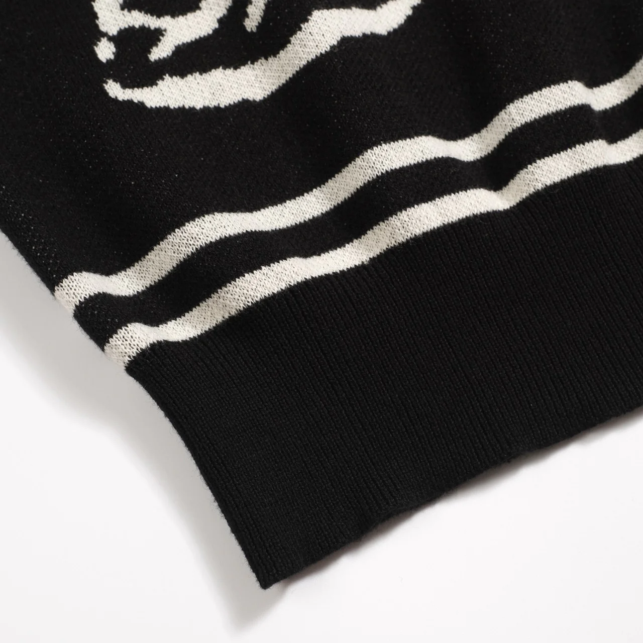Men's black rose jacquard vintage V-neck knitted polo shirt - Image 7