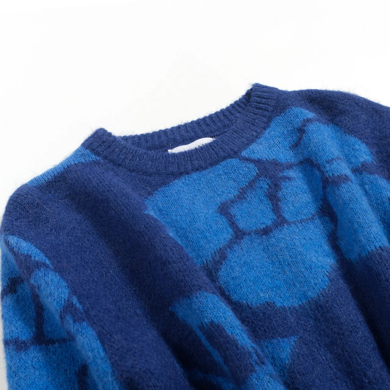 Men's blue floral jacquard plush vintage sweater - Image 8