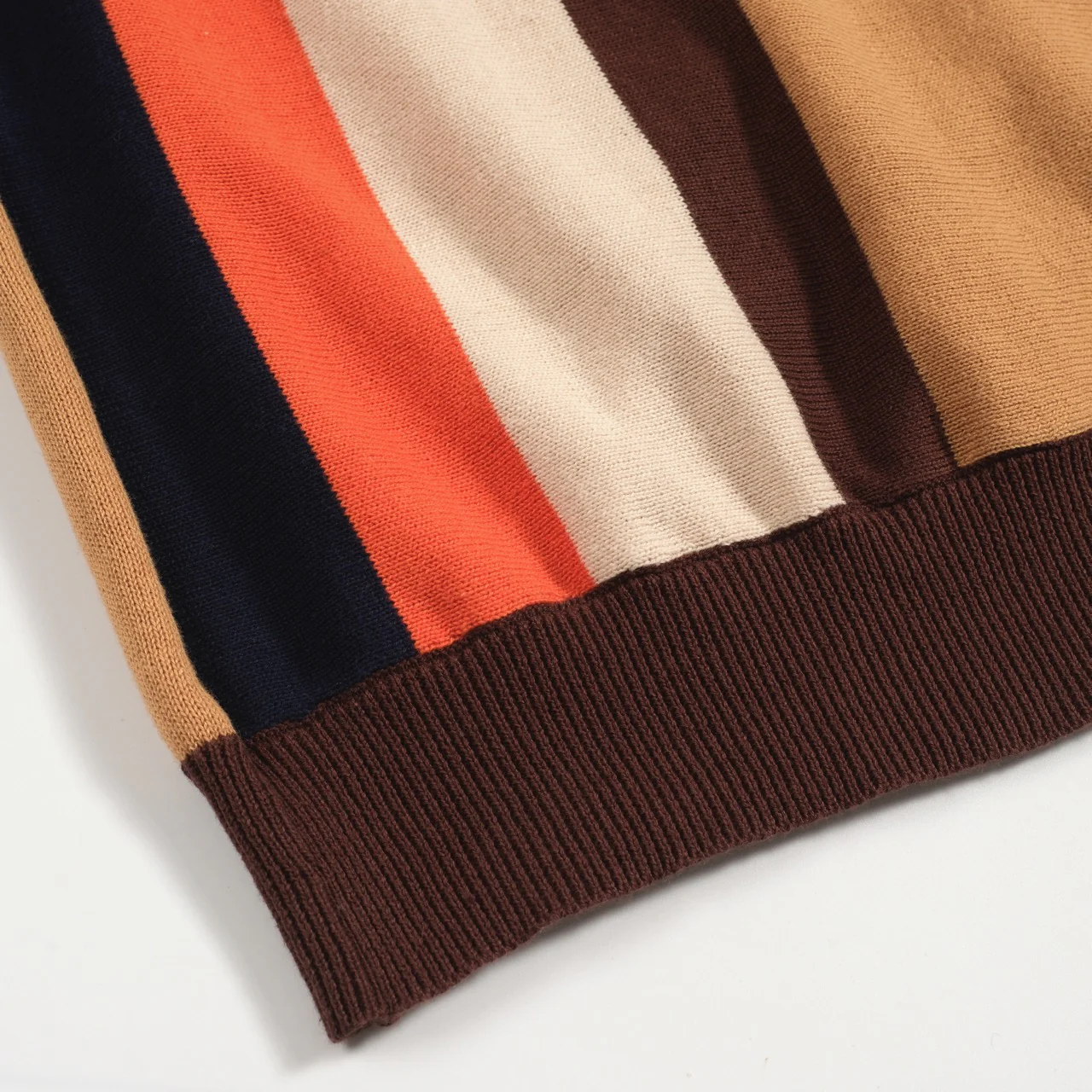 Men's brown vintage 60's knitted polo shirt - Image 8