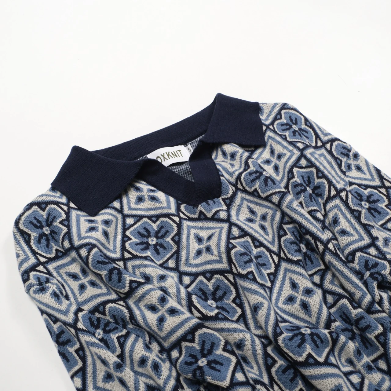 Men's dark blue 1960s V-neck knitted polo - Image 10