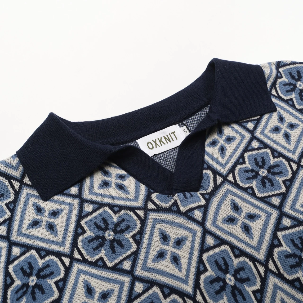Men's dark blue 1960s V-neck knitted polo - Image 4