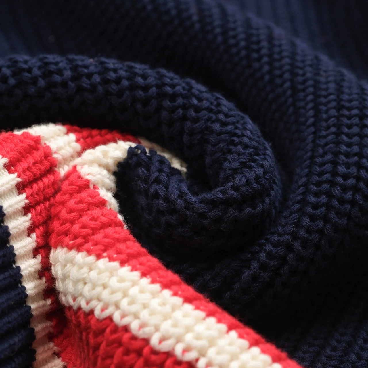 Men's dark blue retro V-neck knitwear - Image 9