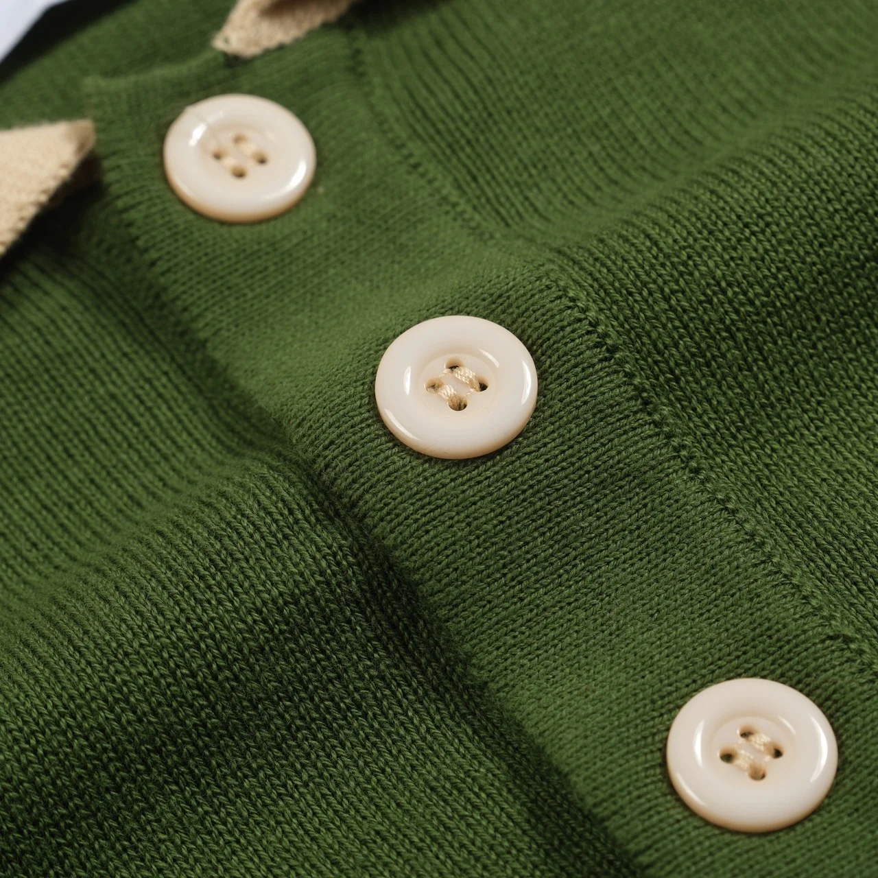 Men's green vintage pocket embroidered rose polo - Image 5
