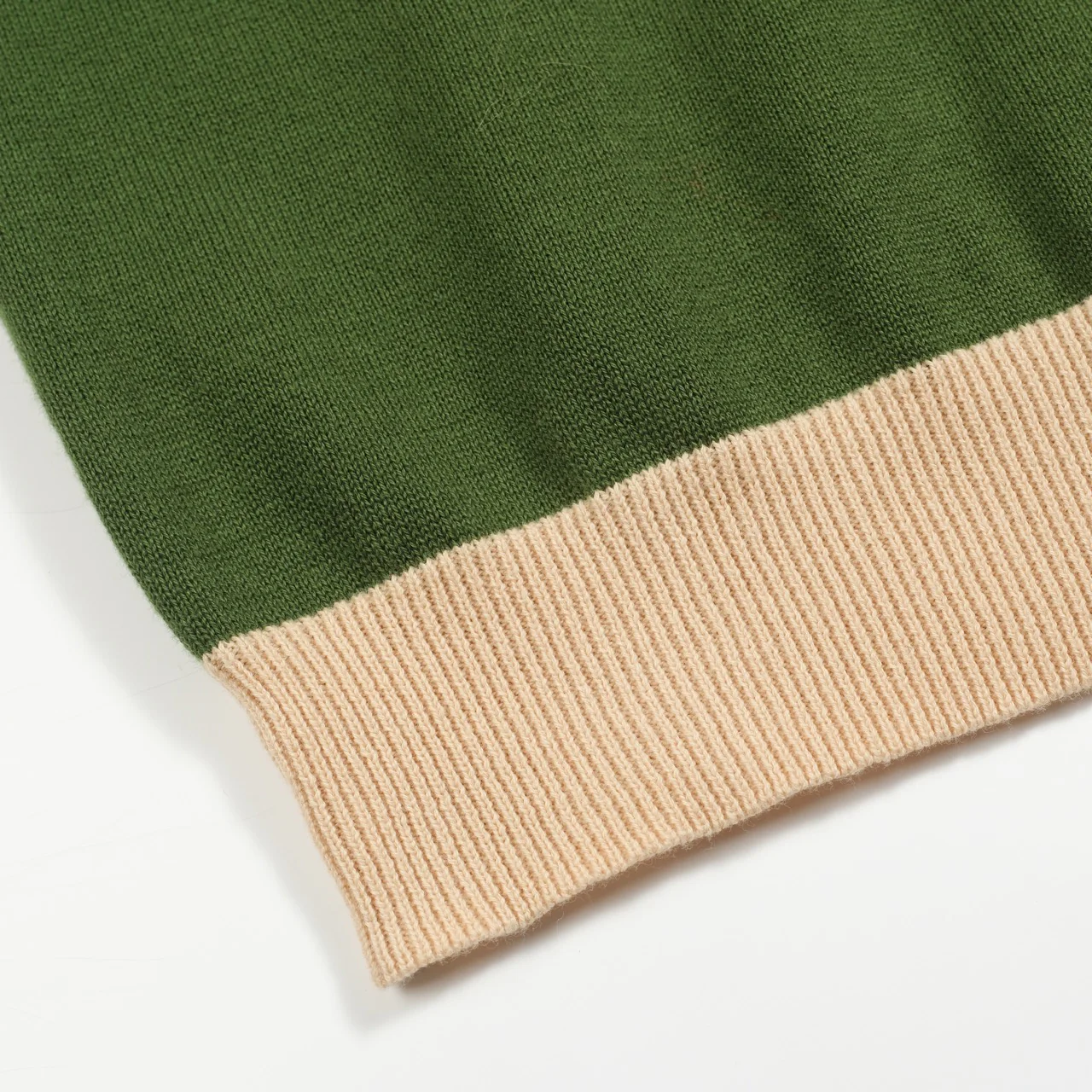 Men's green vintage pocket embroidered rose polo - Image 7