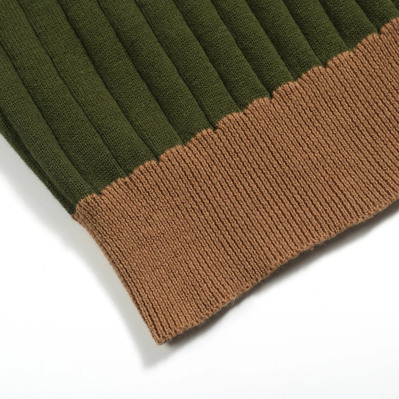 Men's green vintage pothole knit V-neck polo shirt - Image 7