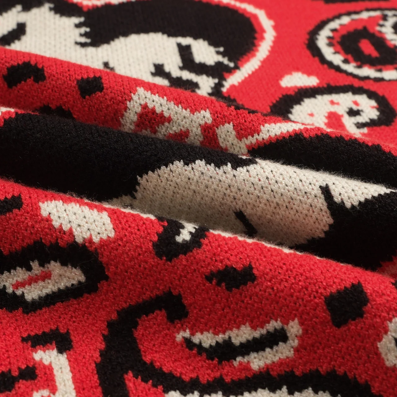 Men's red vintage animal Paisley sweater - Image 8