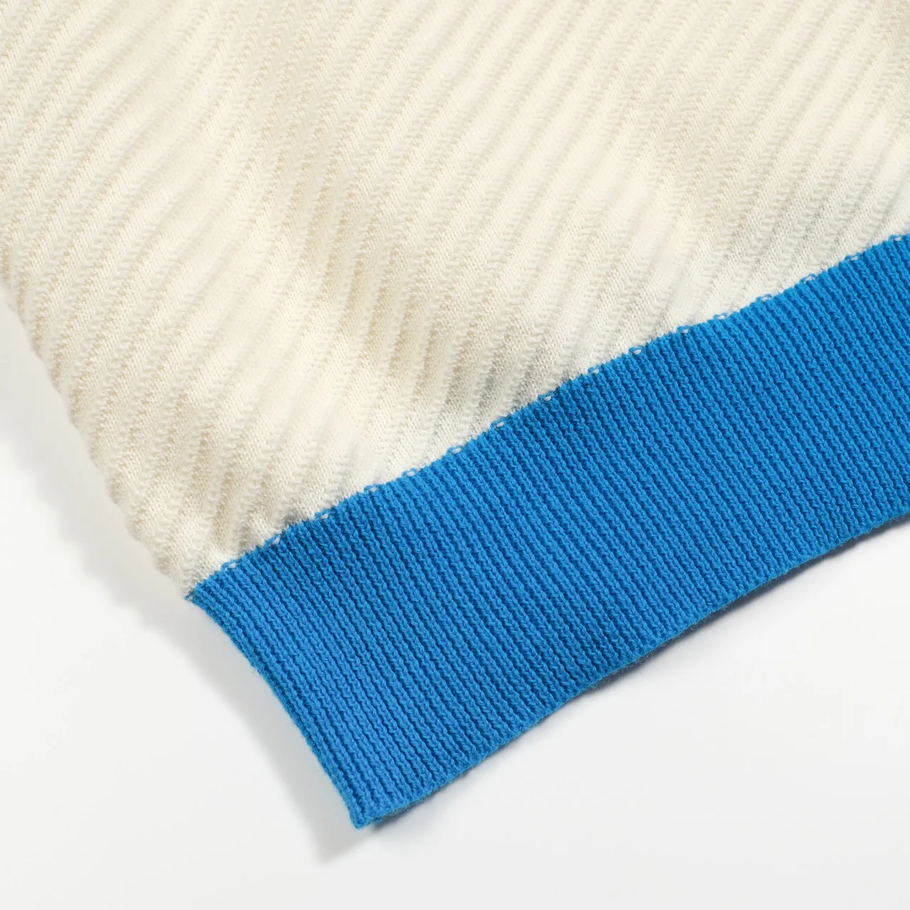 Men's white apricot texture knitted V-neck polo shirt - Image 8