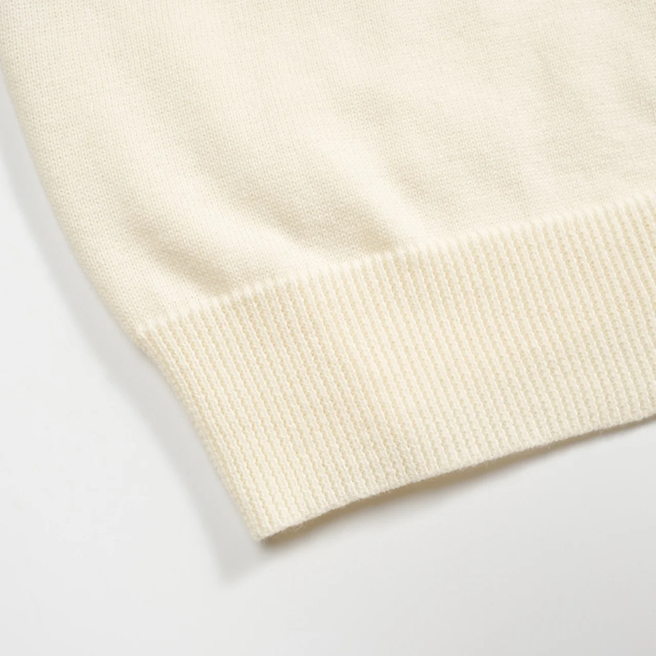 Men's white vintage aesthetic striped casual knitwear - Image 5