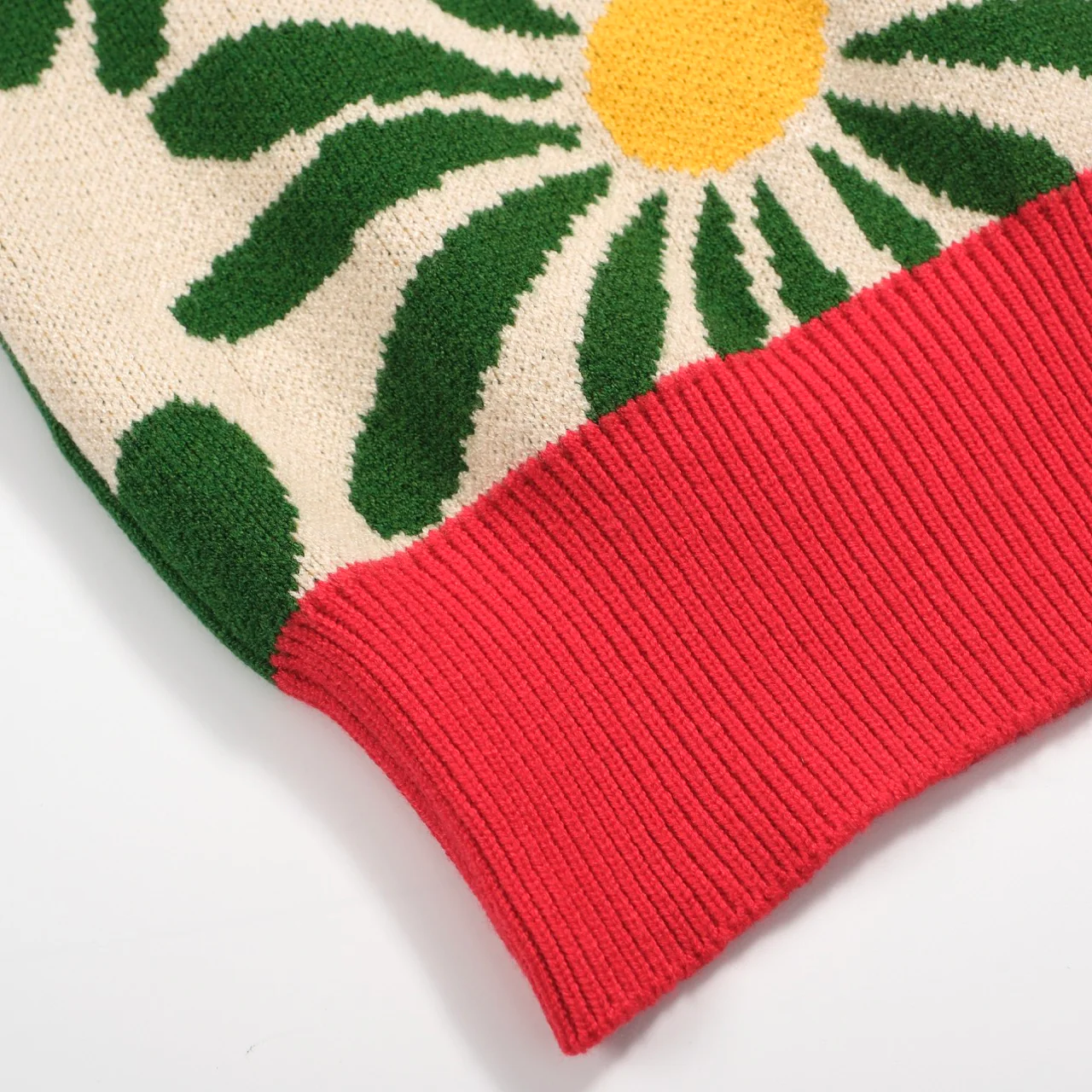 Women’s Retro Daisy Sweater – Bold Floral Knit with Contrast Sleeves - Image 6