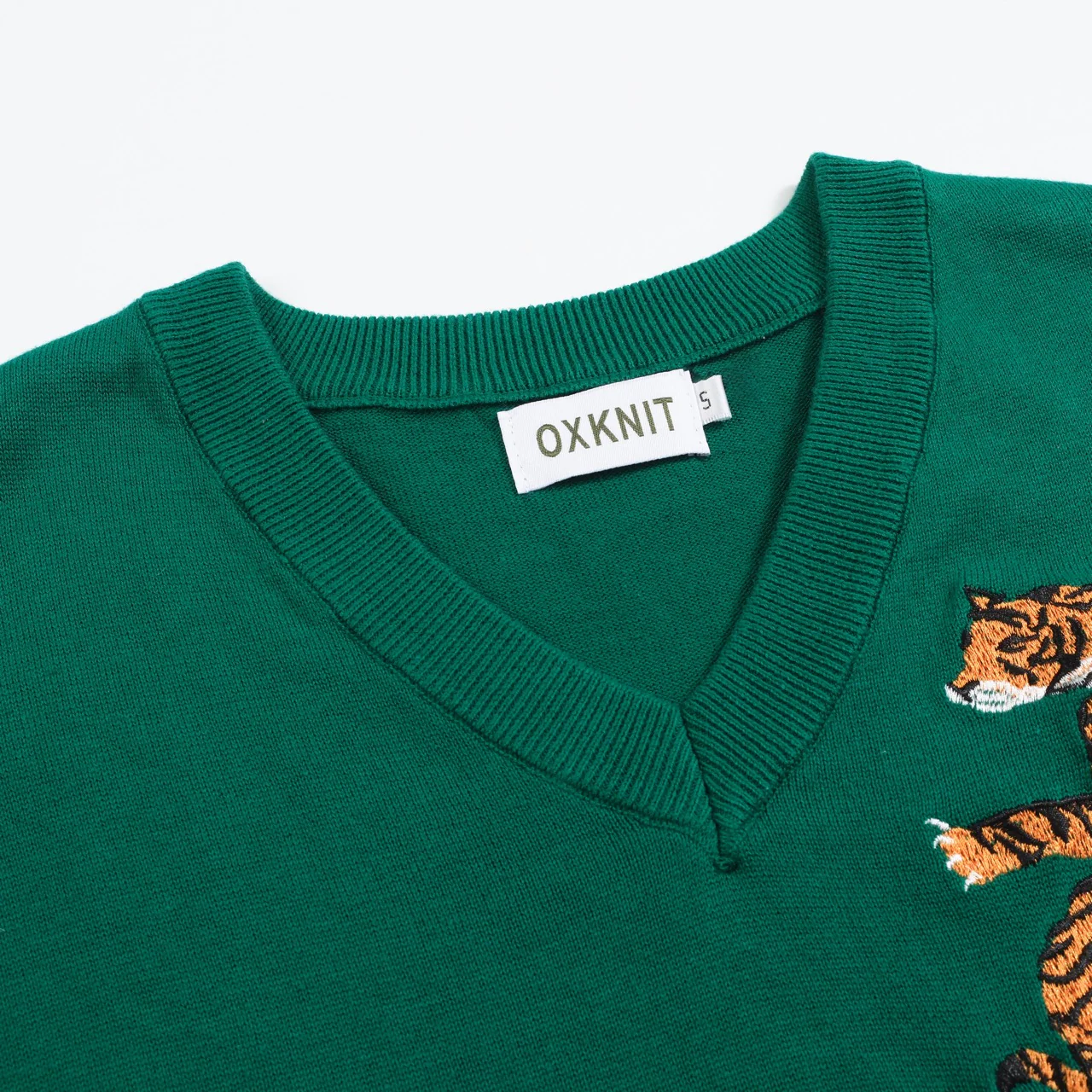 Women’s Vintage animal Knit Tee – Green V-Neck Top with Embroidered Detail - Image 4