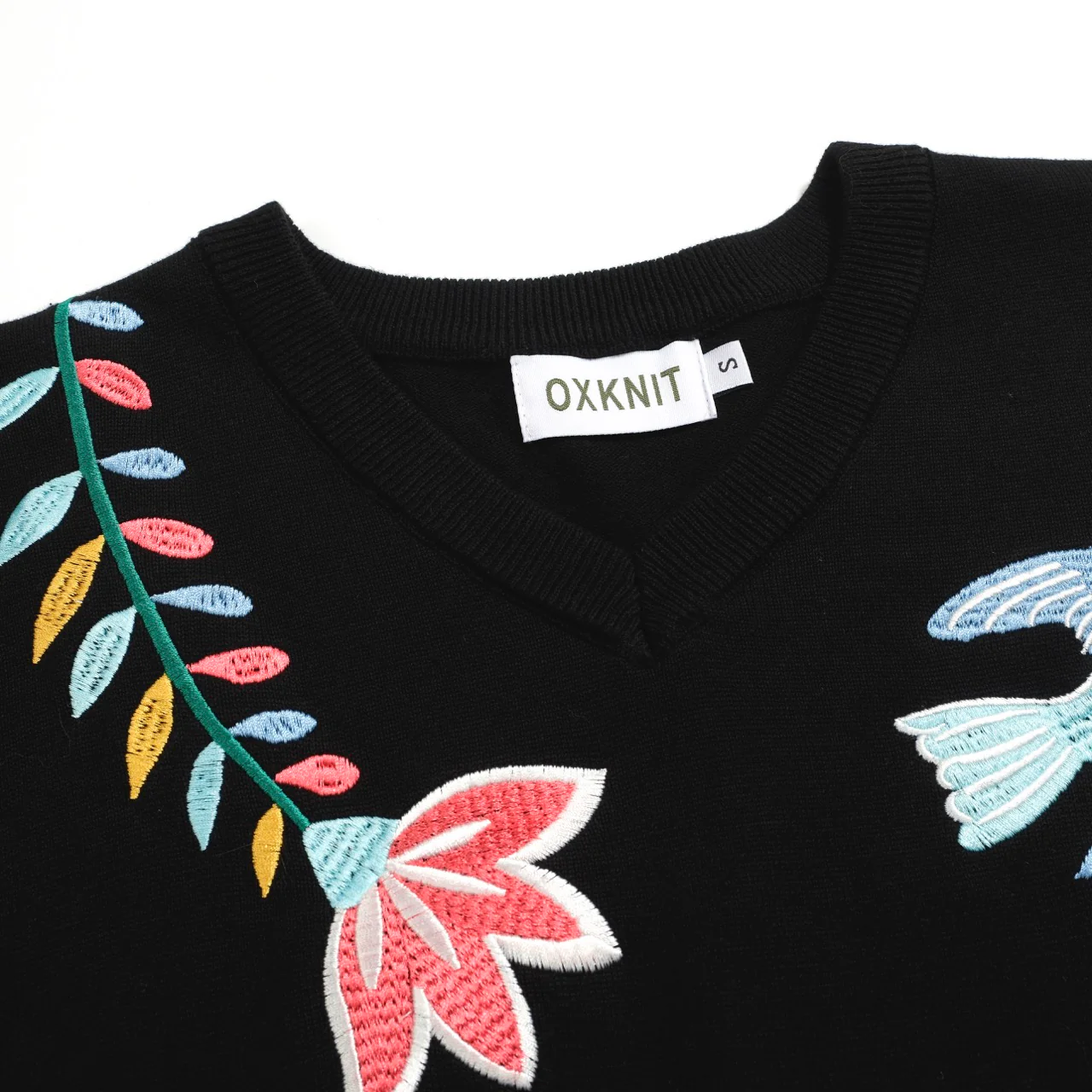 Women's black embroidered V-neck knitwear - Image 5
