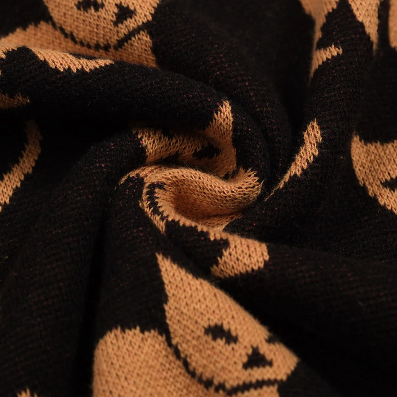 Women's black kitty-pattern jacquard knitwear - Image 10