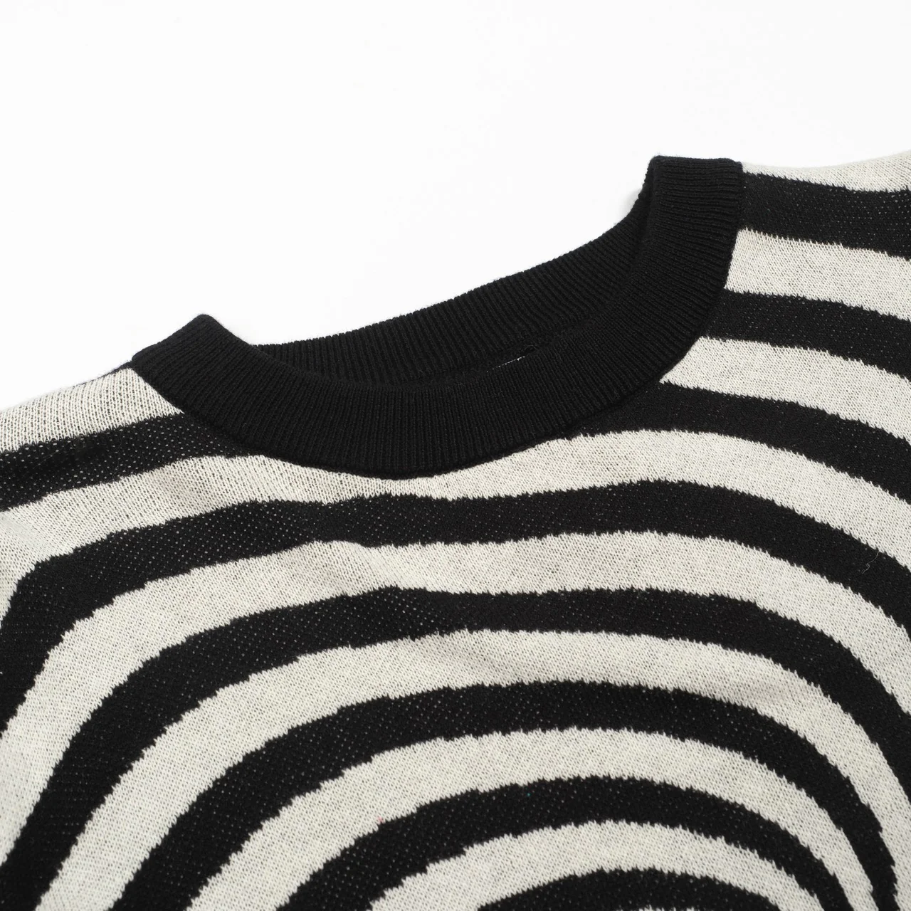 Women's black rotating stripe knitwear - Image 4