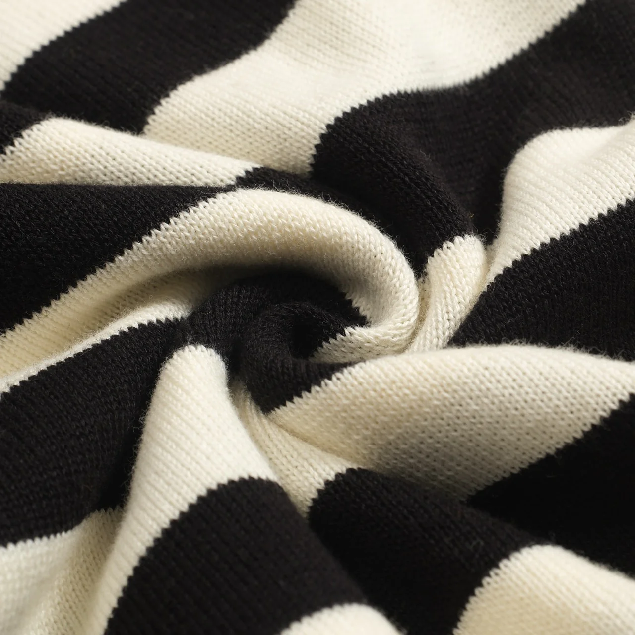 Women's black striped bubble sleeve knitted polo - Image 8