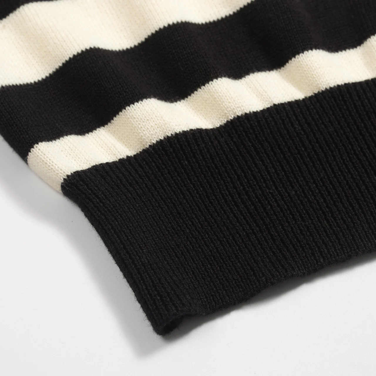 Women's black striped bubble sleeve knitted polo - Image 9