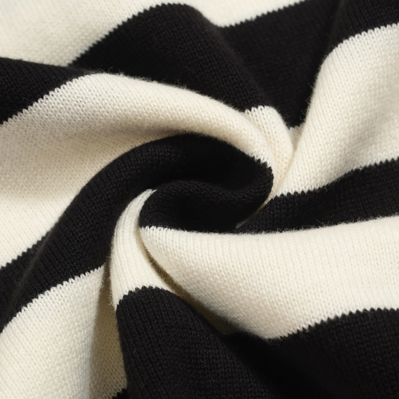 Women's black striped knitted bubble sleeve polo - Image 10