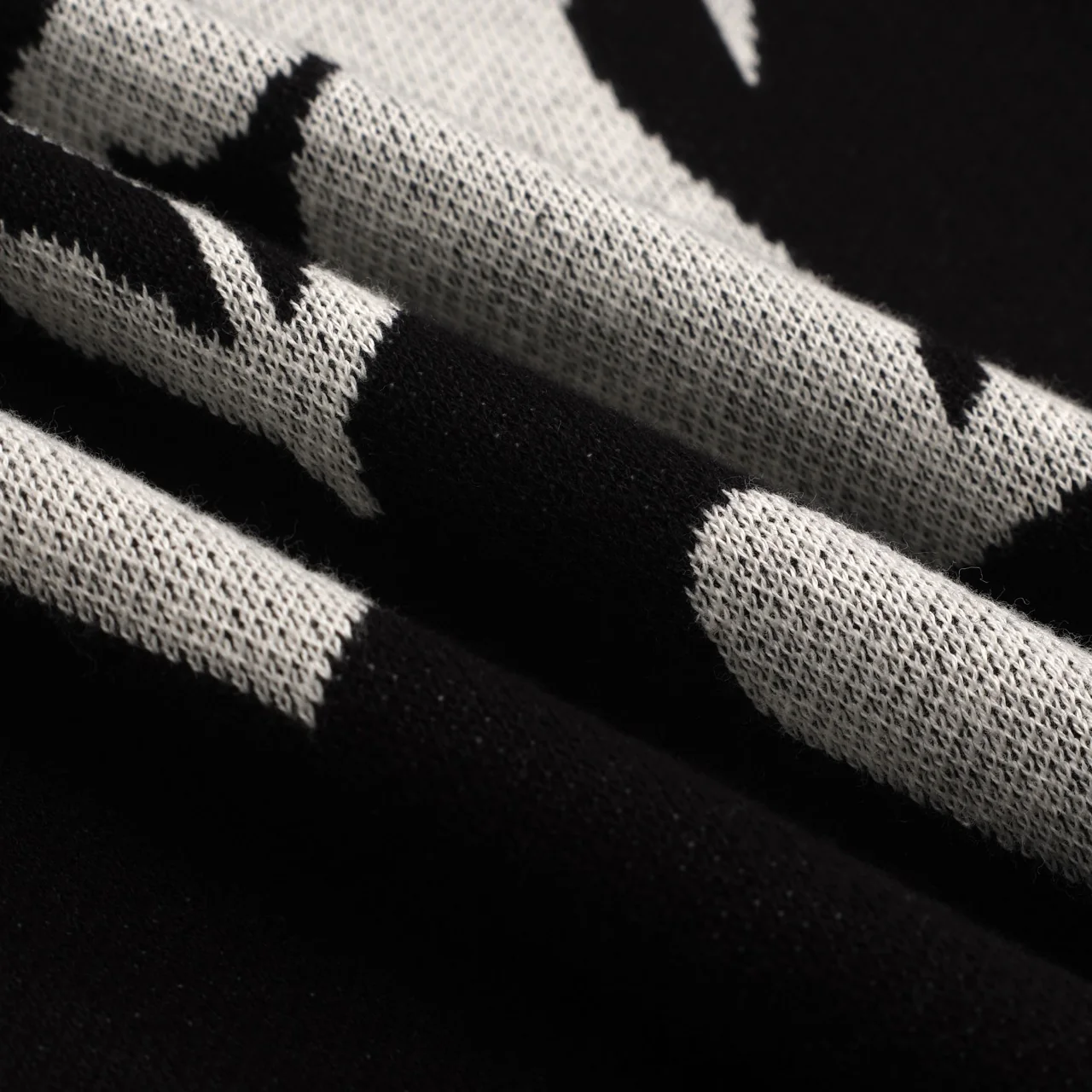 Women's black vintage classic squirrel jacquard knitwear - Image 8