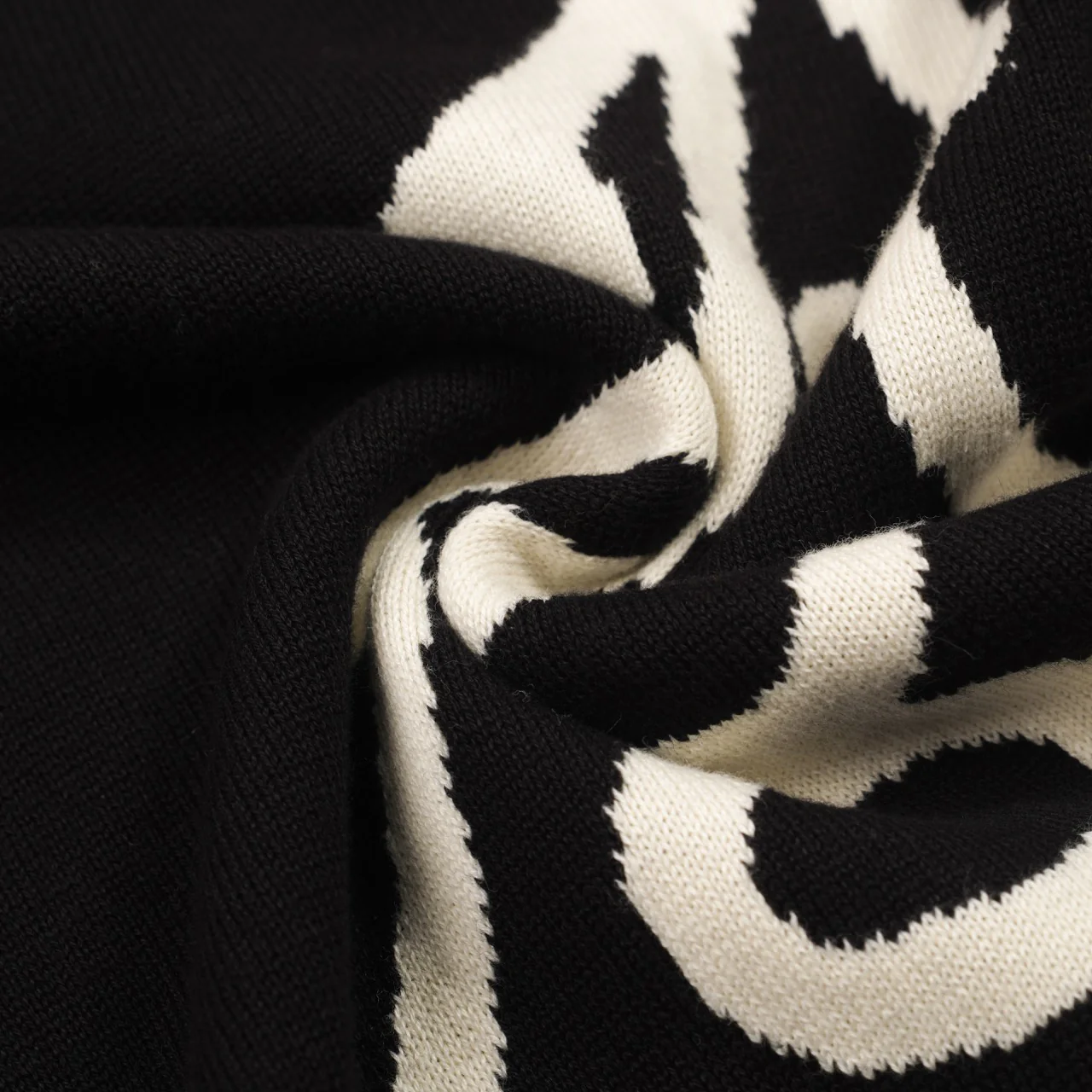 Women's black vintage pattern striped knitwear - Image 10