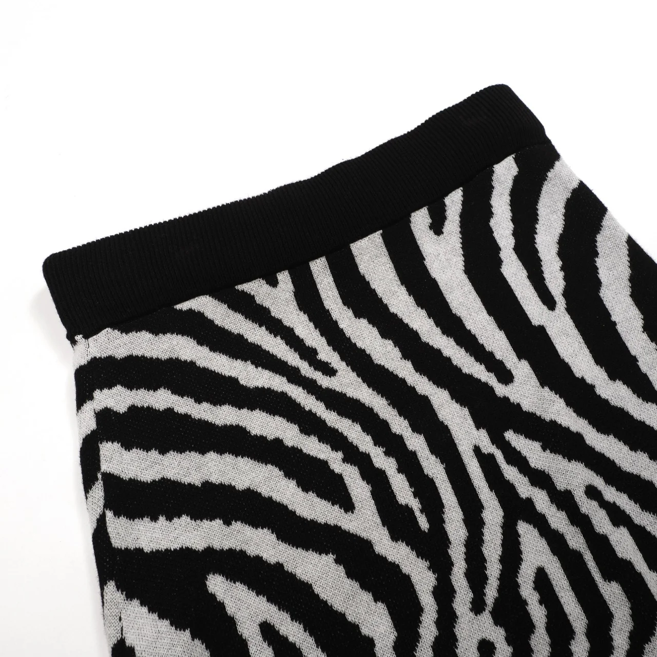 Women's black vintage striped small horse street fashion jacquard knit set - Image 6