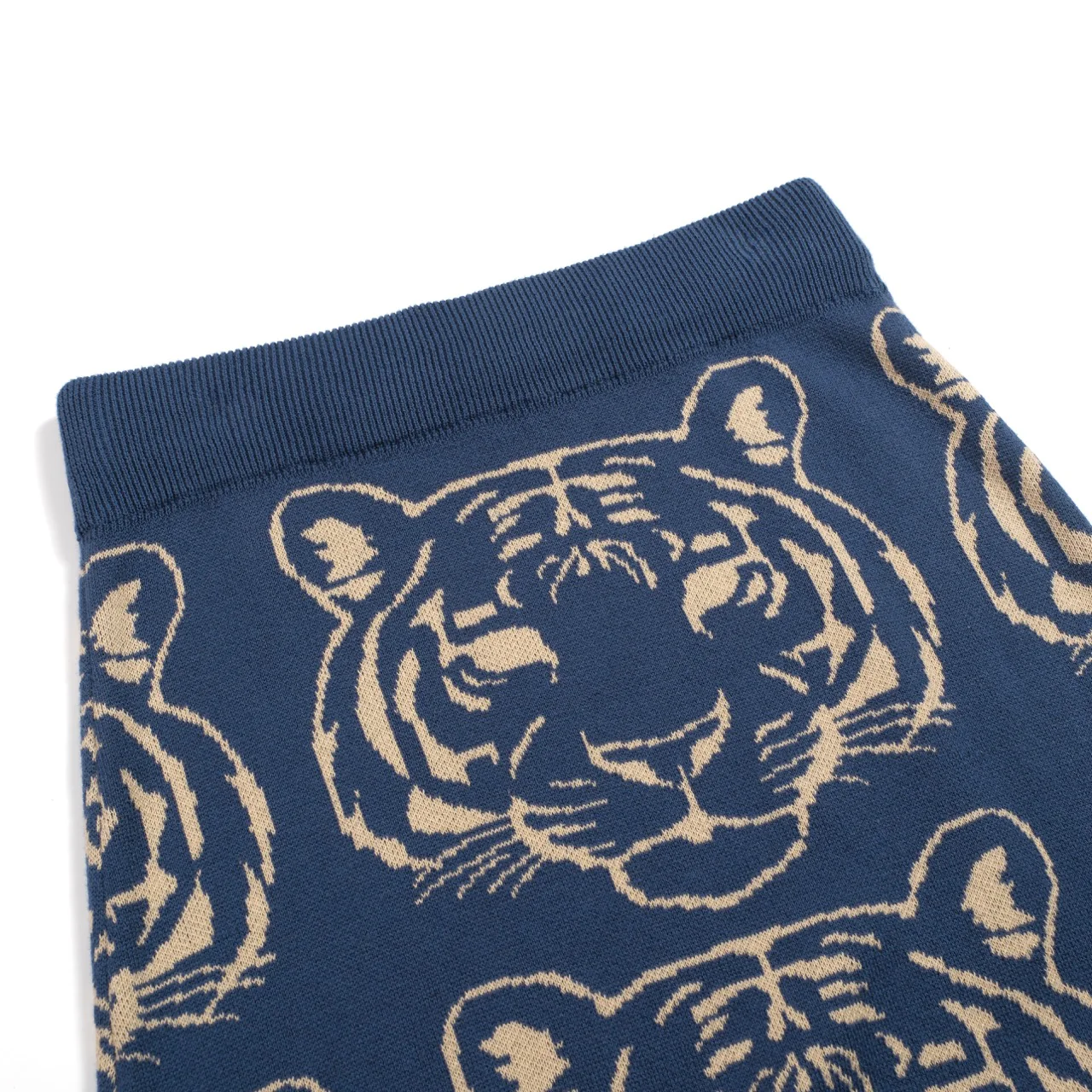 Women's dark blue tiger vintage knit skirt - Image 4