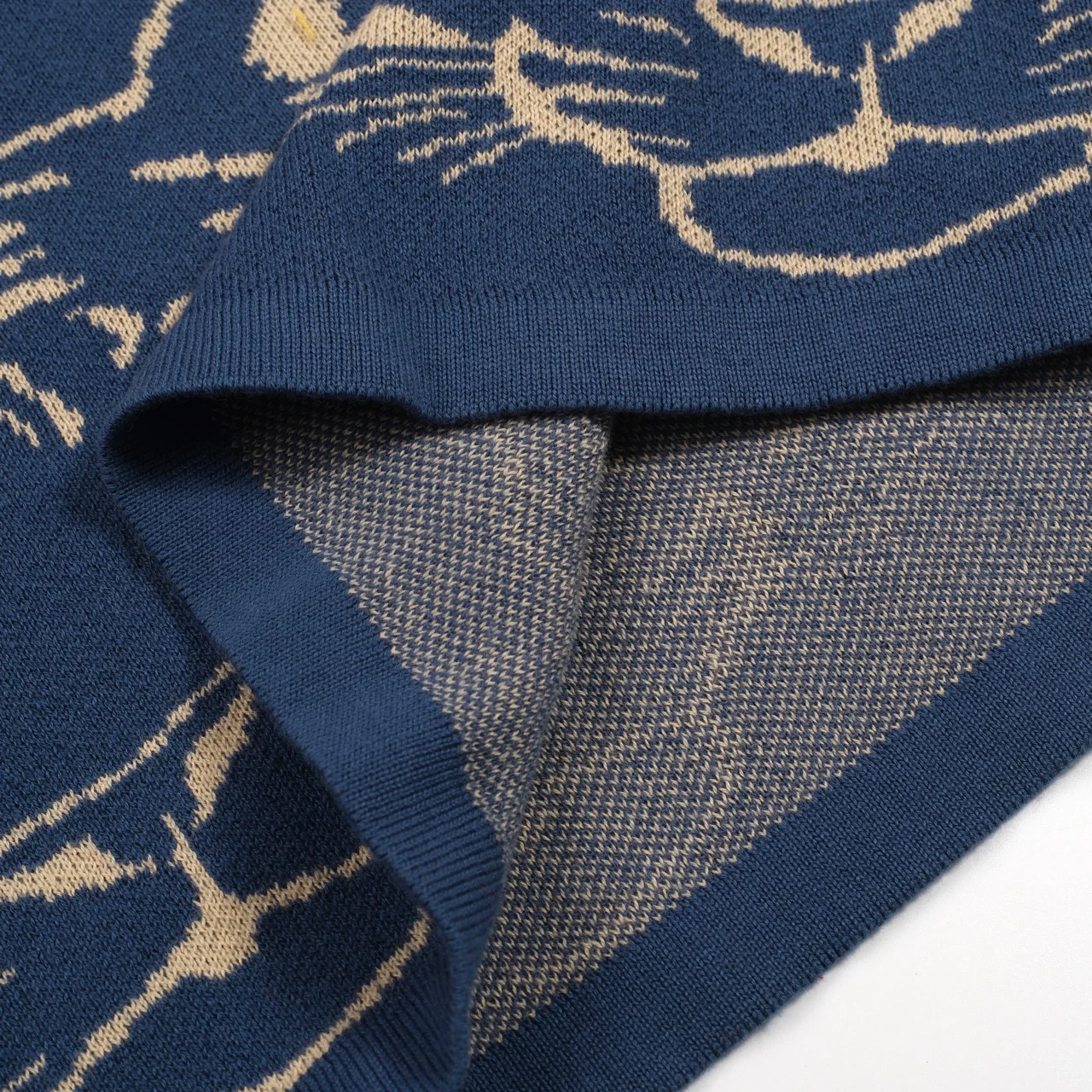 Women's dark blue tiger vintage knit skirt - Image 6