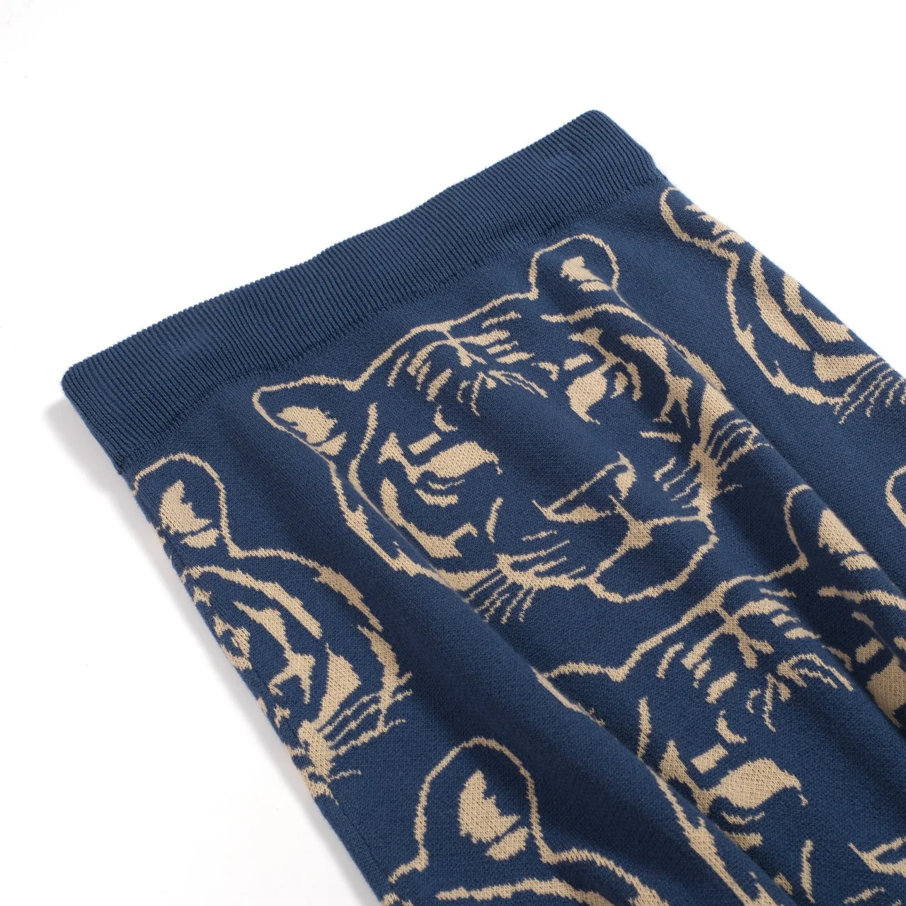 Women's dark blue tiger vintage knit skirt - Image 7