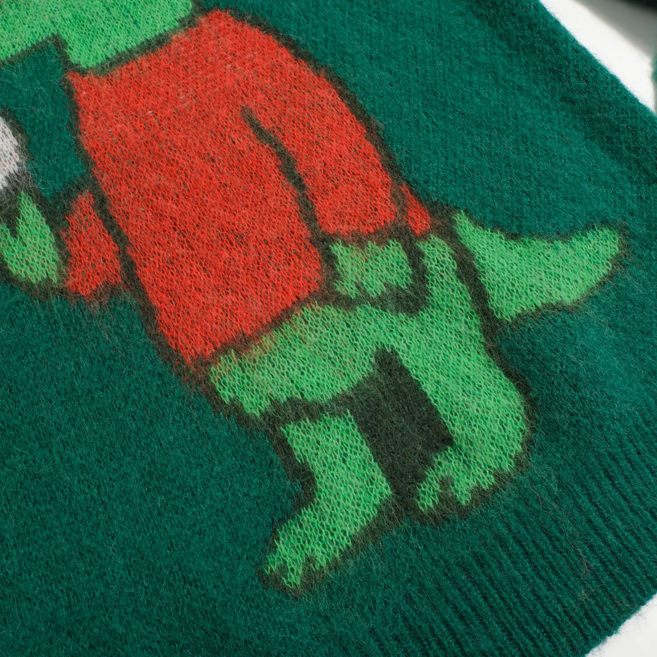 Women's green alligator jacquard plush knitwear - Image 5