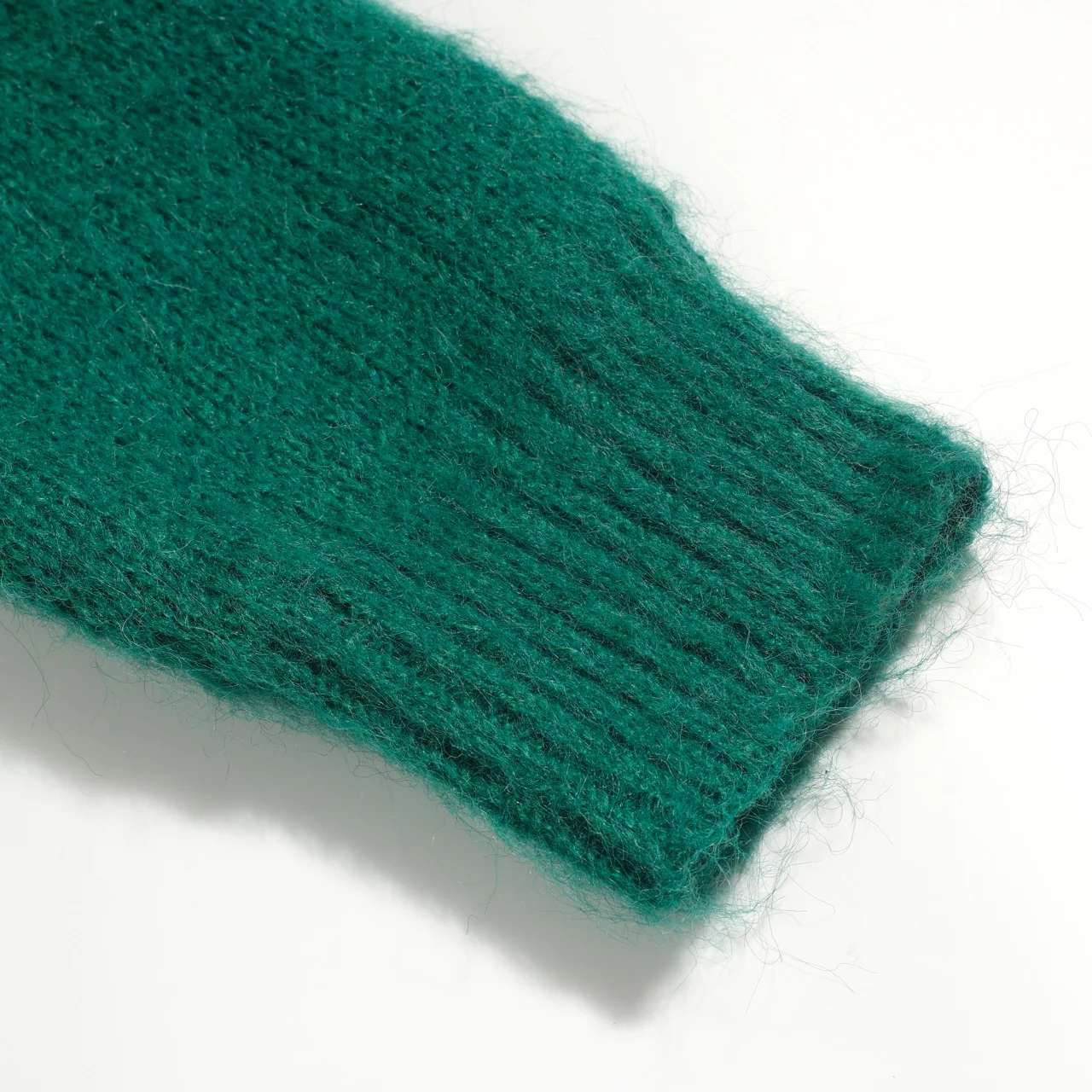 Women's green alligator jacquard plush knitwear - Image 6