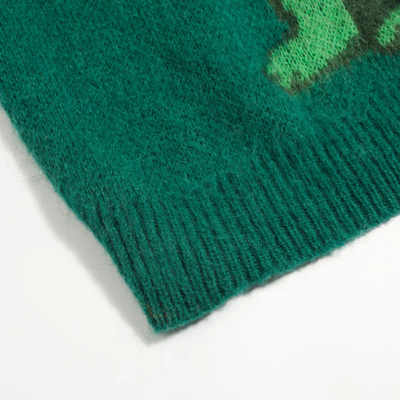 Women's green alligator jacquard plush knitwear - Image 7