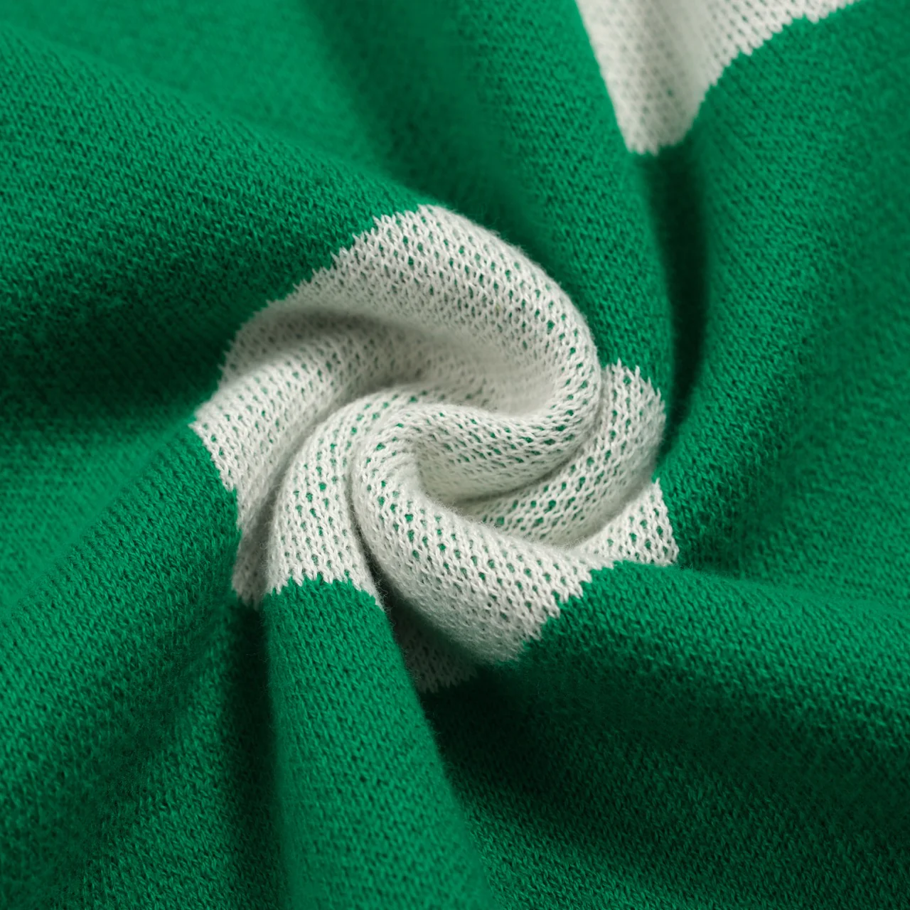 Women's green polka dots vintage knit skirt - Image 7