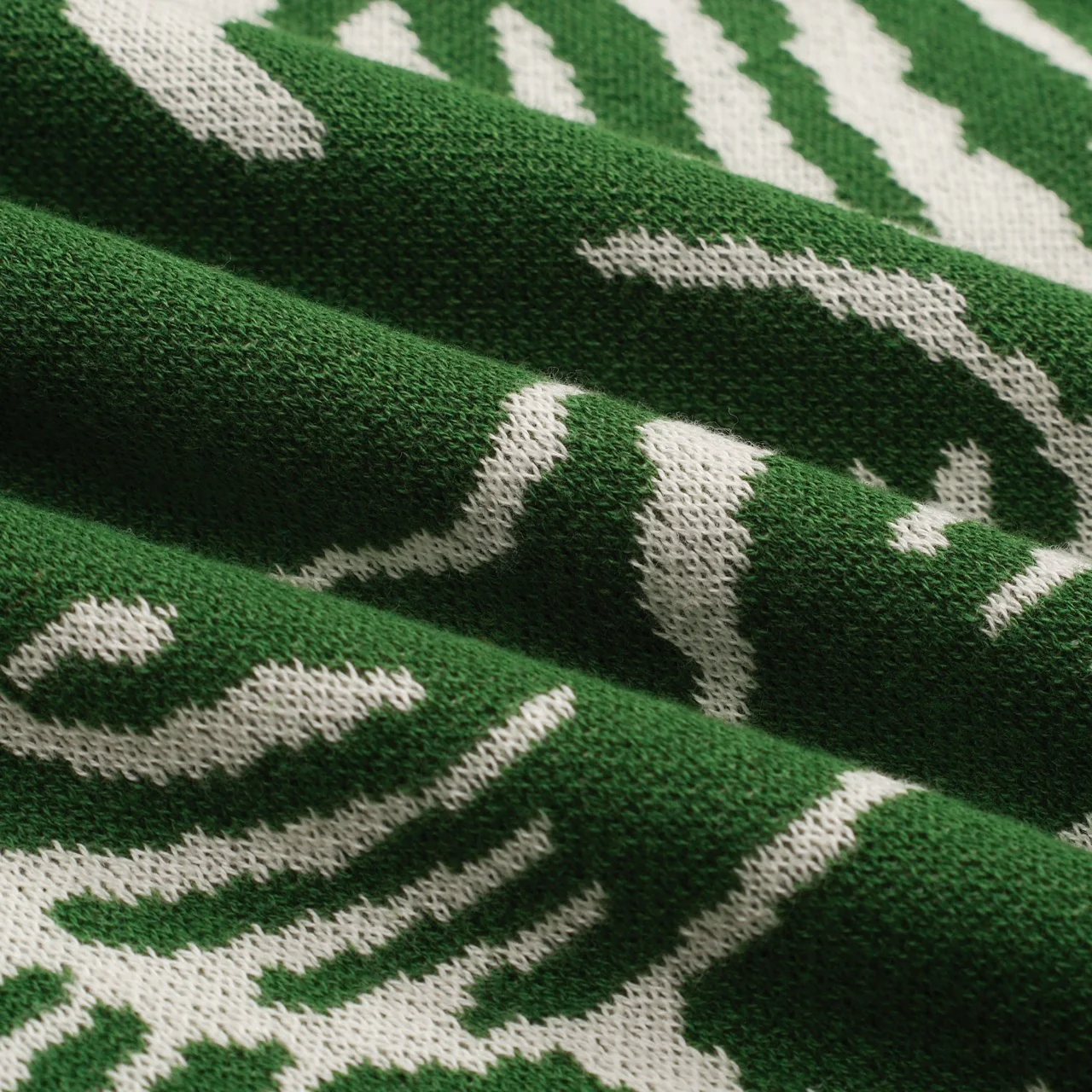 Women's Green Vintage Tiger Artistic Fashion Jacquard Knitwear - Image 8