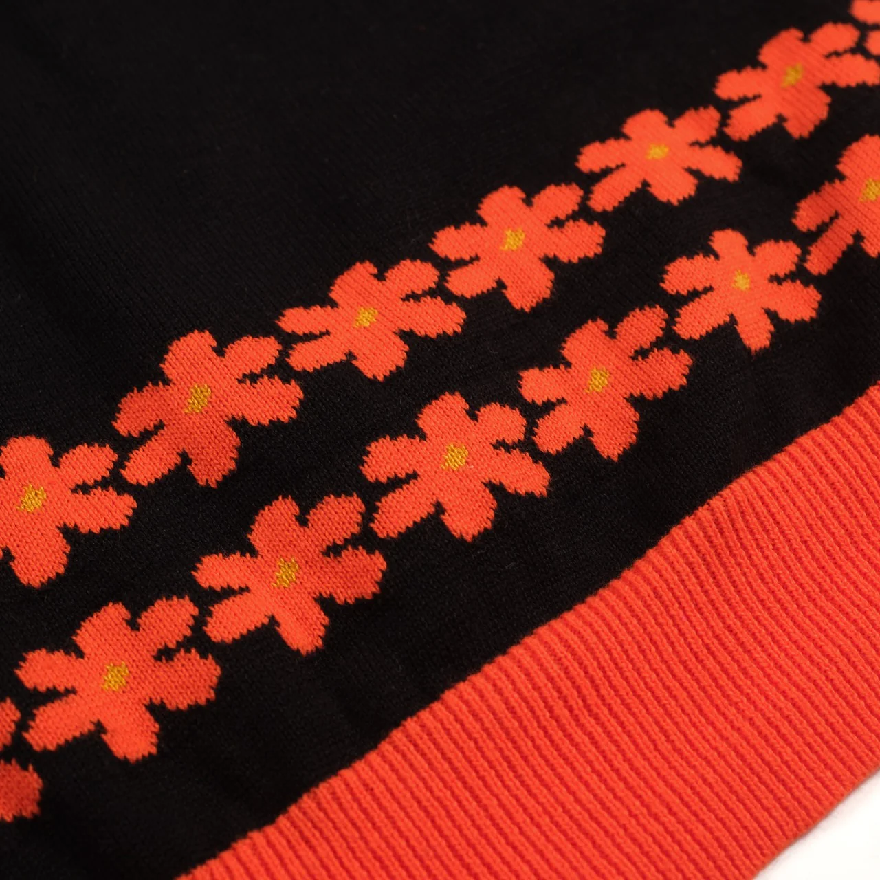 Women's lace-up Crewneck knit T-shirt with flower - Image 8