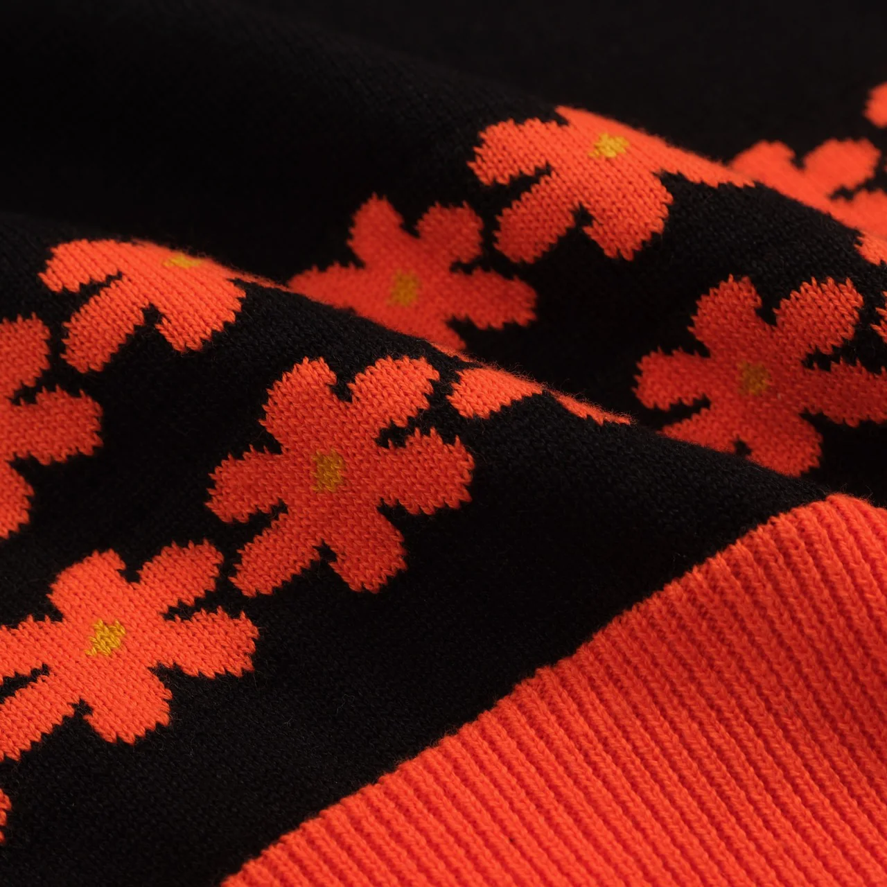 Women's lace-up Crewneck knit T-shirt with flower - Image 9