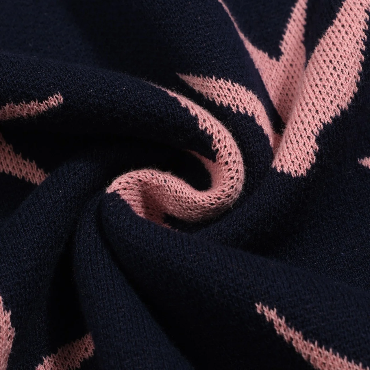 Women's navy blue swallow jacquard V-neck knitwear - Image 8