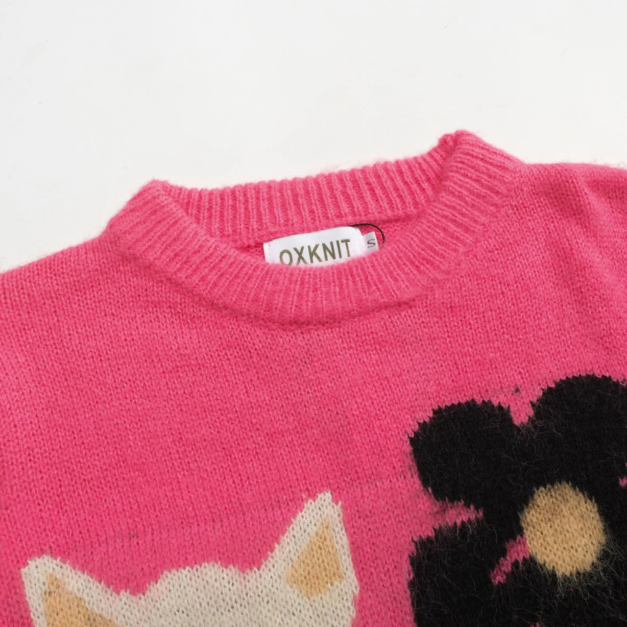 Women's pink cat floral jacquard plush knitwear - Image 4