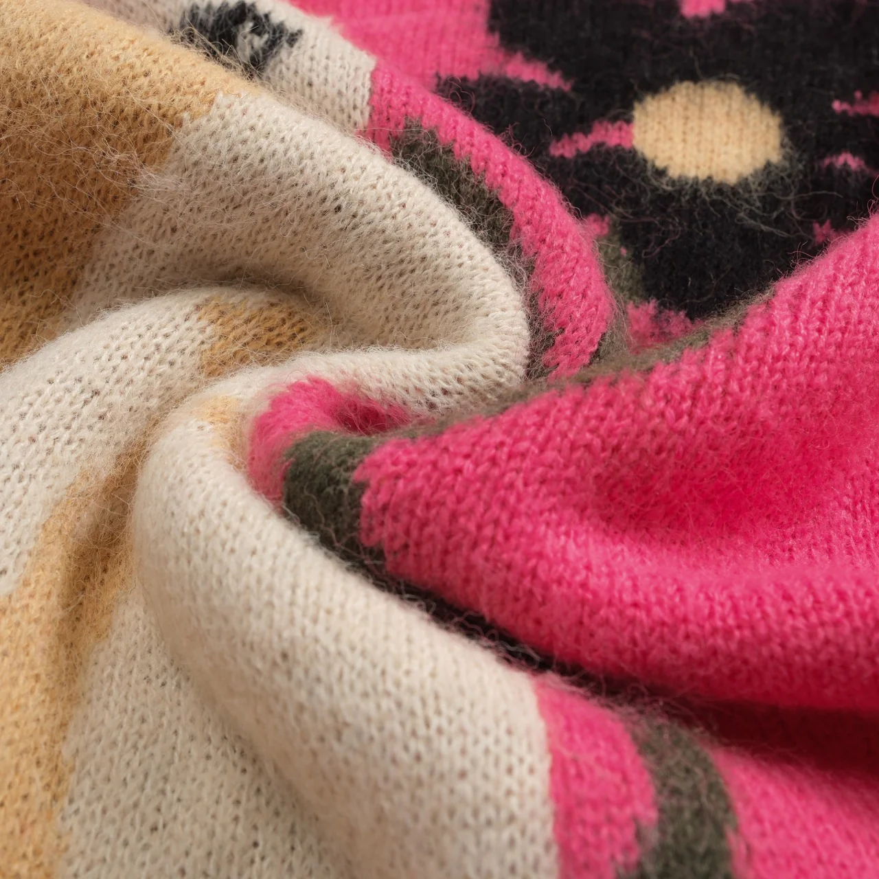 Women's pink cat floral jacquard plush knitwear - Image 9