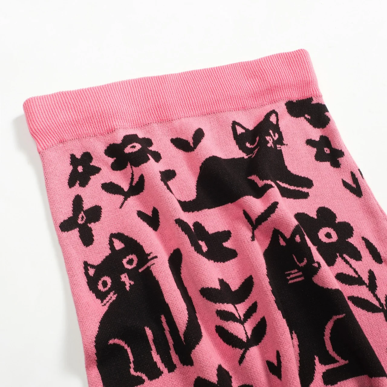 Women's pink retro cat-patterned knitted skirt - Image 10