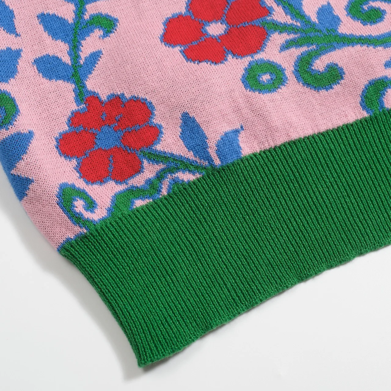 Women's pink vintage floral V-neck knit T-shirt - Image 6