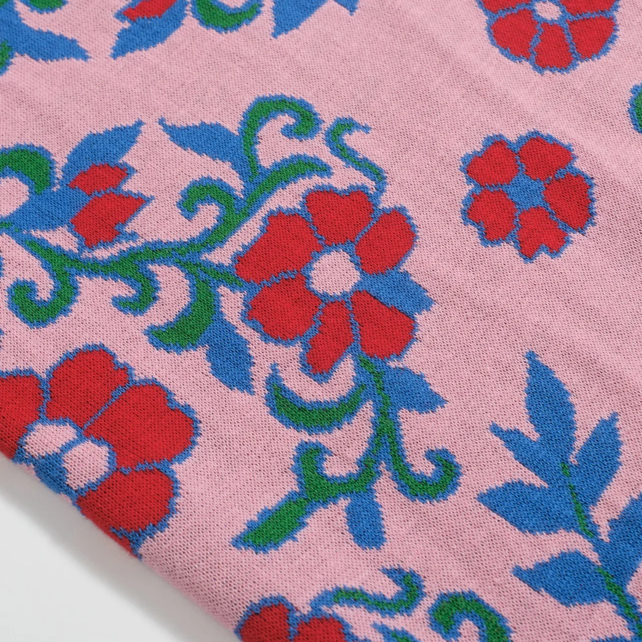 Women's pink vintage floral V-neck knit T-shirt - Image 7