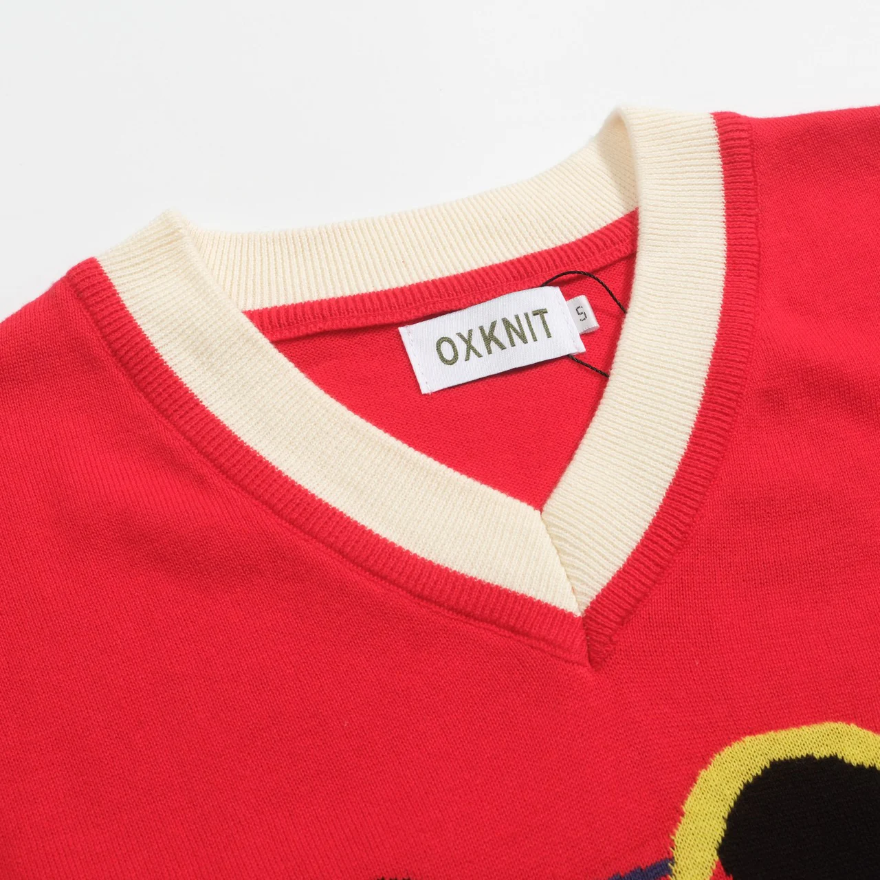 Women's red vintage jacquard V-neck knit T-shirt - Image 4