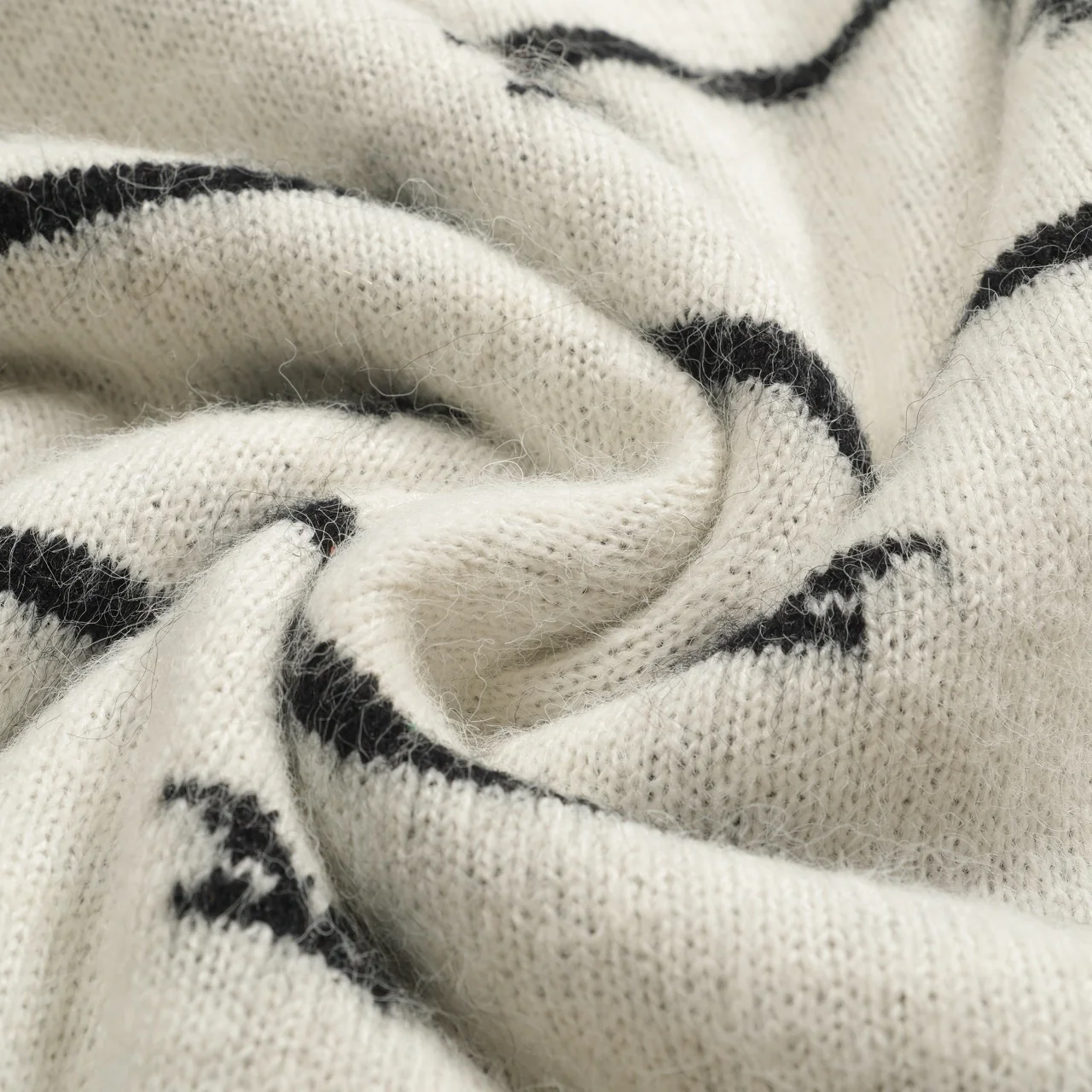 Women's retro striped seagull knitwear - Cropped length - Image 8